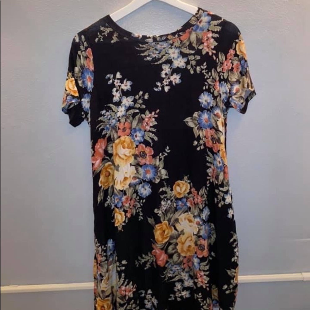 Floral dress with key hole back